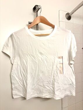 Universal Thread White Short Sleeve Tee